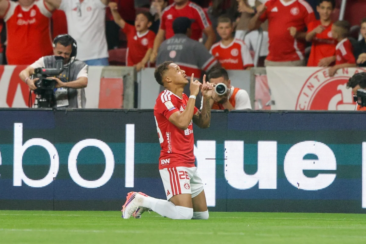 Vitinho comemora gol do Internacional Vitinho comemora gol do Internacional