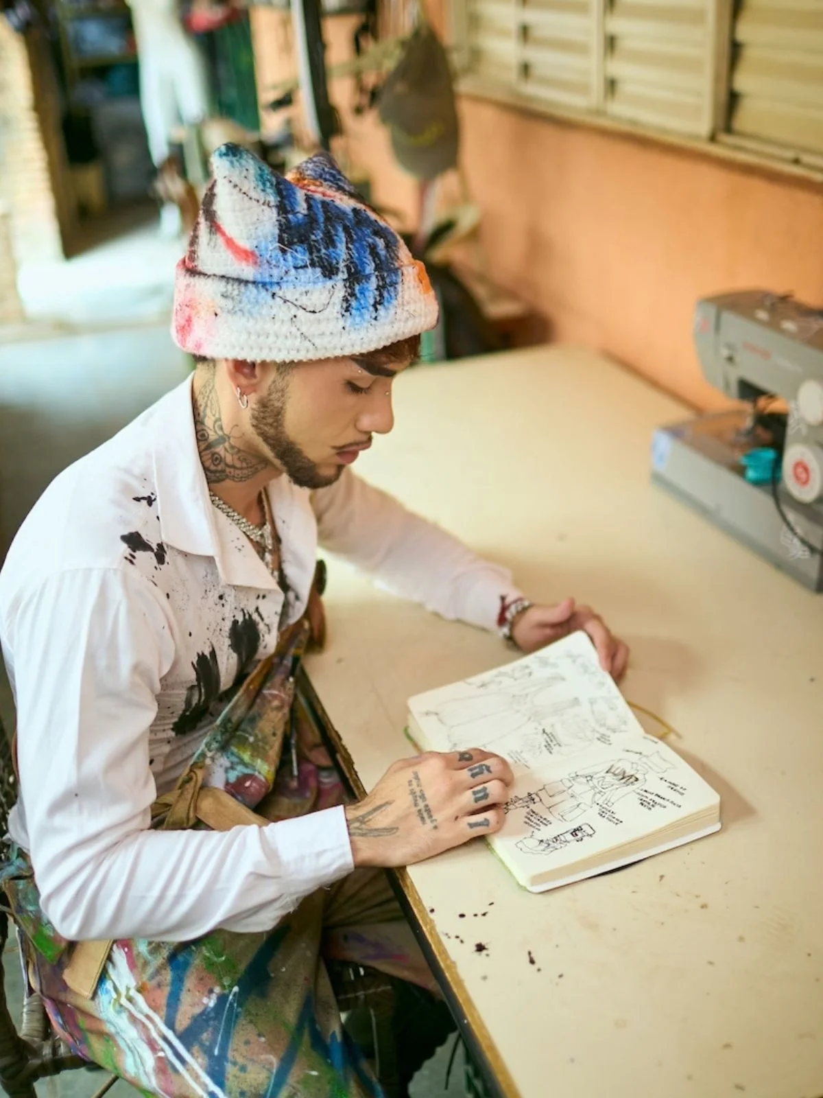 Luyd em seu ateliê Luyd em seu ateliê