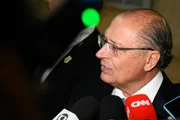 Vice-presidente eleito Geraldo Alckmin (PSB) conversa com jornalistas