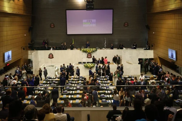 Em vitória de Tarcísio, Alesp aprova aumento de salário das polícias