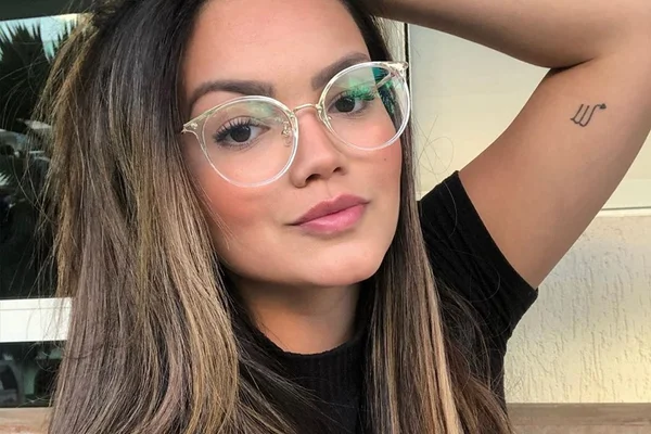 Suzanna Freitas lamenta silicone nos seios aos 16 anos: “Quero diminuir”