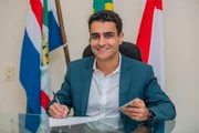 JHC, ex-prefeito de Maceió, está empatado na disputa contra Renan Filho JHC, ex-prefeito de Maceió, está empatado na disputa contra Renan Filho