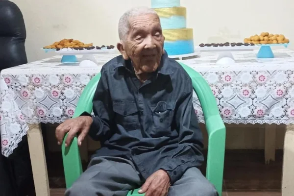 Imagem colorida, PE: homem de 114 anos morre e deixa mais de 200 netos e trinetos - Metrópoles
