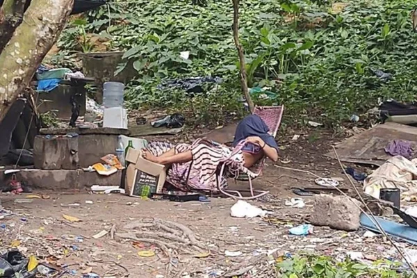 Homem é executado enquanto dormia em cadeira de balanço