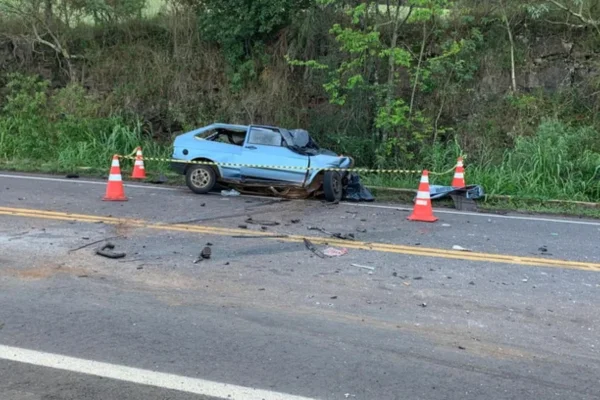 Imagem colorida, RS: quatro jovens morrem em colisão entre carro e ônibus na ERS-404 - Metrópoles