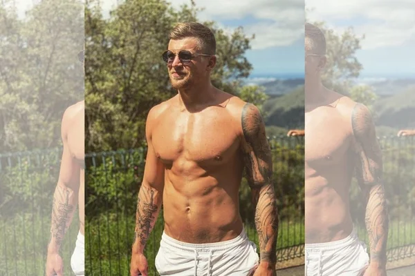 Adam Peaty de óculos