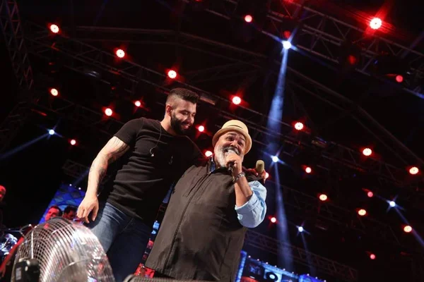 Gusttavo Lima e Jorge Aragão protagonizam momento emocionante