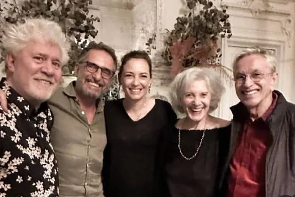 Caetano Veloso reúne grandes nomes das artes latinas em jantar para festejar título ganho na Espanha - Metrópoles