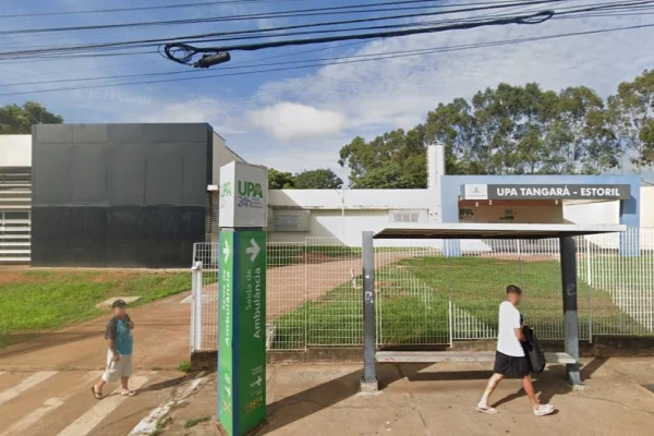 Imagem colorida de fachada de UPA em São José do Rio Preto, onde criança foi atendida - Metrópoles