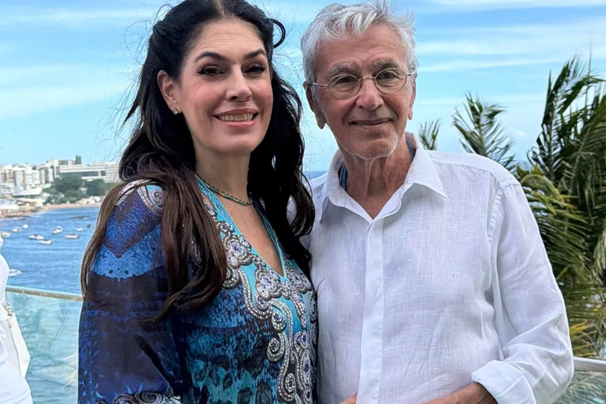 Paula Lavigne e Caetano Veloso posam sorridentes Paula Lavigne e Caetano Veloso posam sorridentes