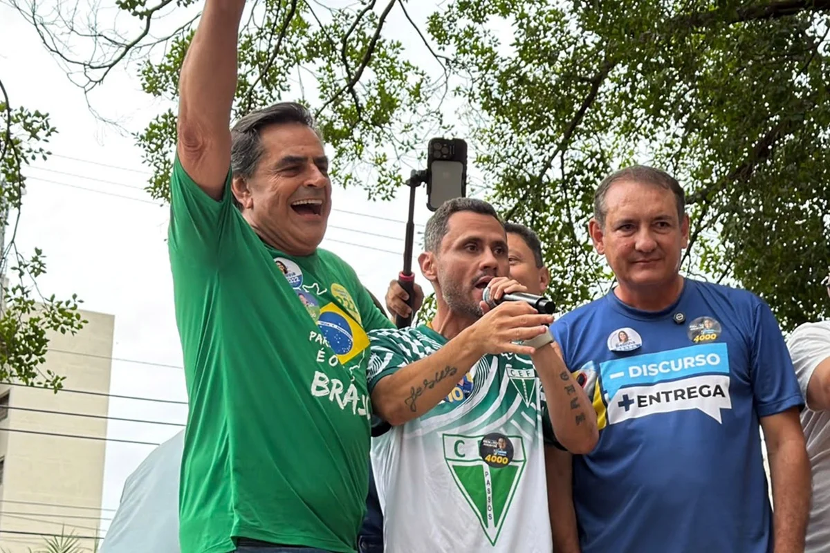 MG: Sávio pede voto útil em Cleitinho antes de subir no palanque com Roscoe