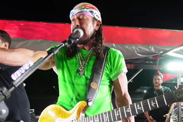 Imagem colorida de Bell Marques em trio de Salvador no Carnaval 2026 - Metrópoles