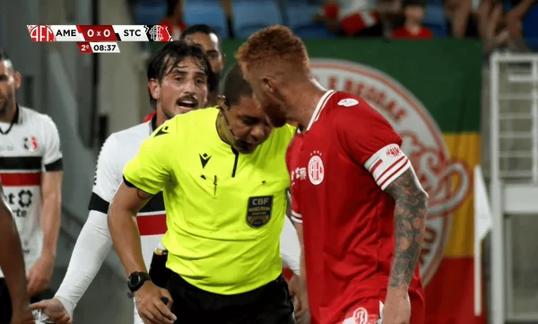 Transmissão do jogo entre América de Natal e Santa Cruz pela Série D.