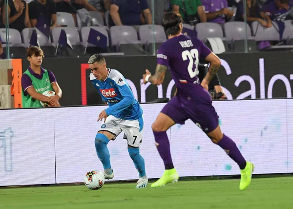 Em jogo de 7 gols, Napoli sofre, mas vence Fiorentina fora em estreia