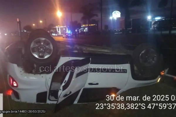 Colisão frontal na Raposo Tavares deixa uma pessoa morta e 6 feridas