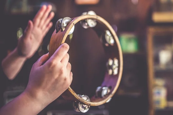 Roda de samba com o grupo Bom Gosto acontece na Arena Brazolia