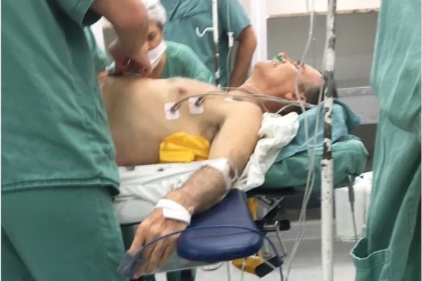 Atingido na região do abdômen, Bolsonaro passou por cirurgia