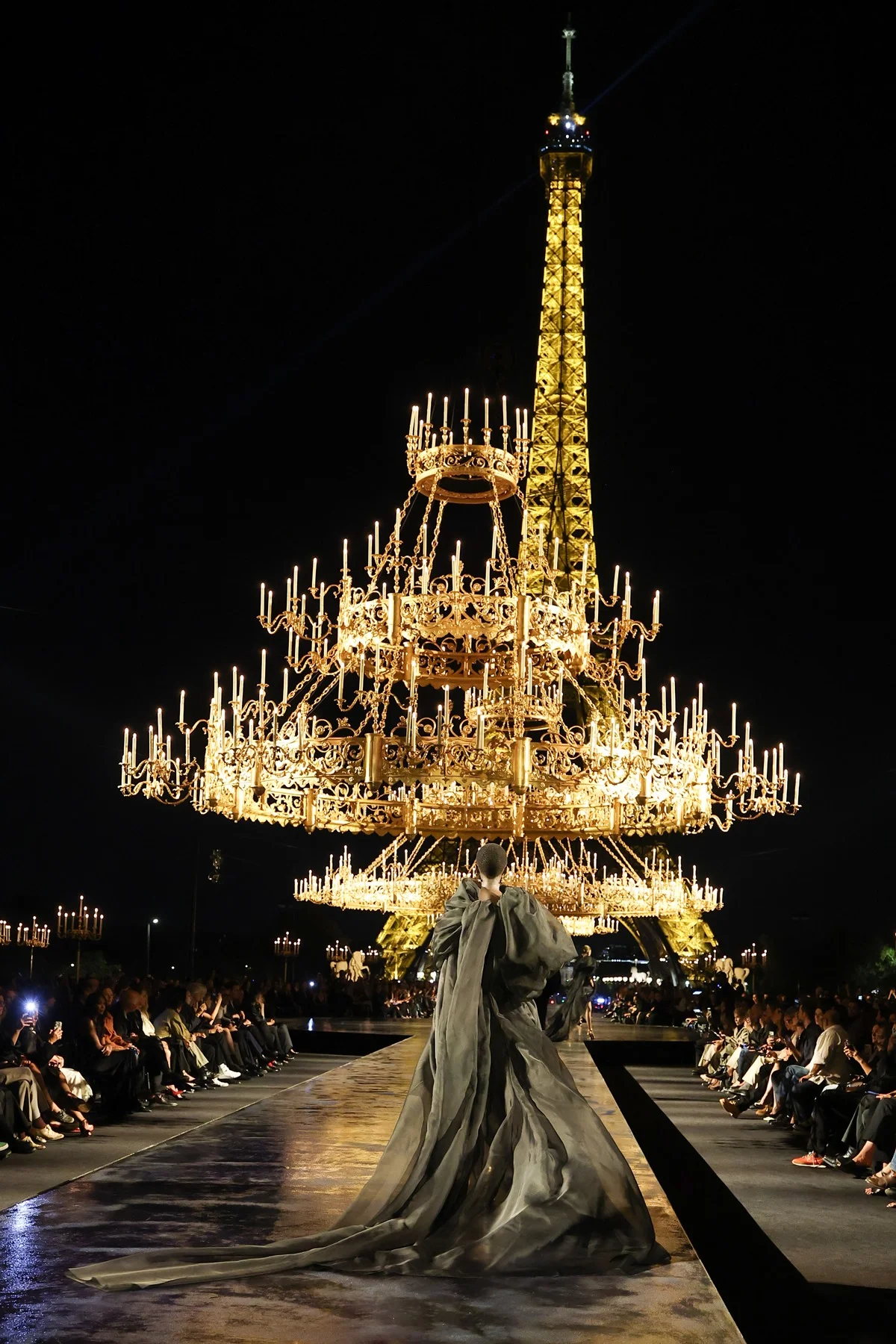 Cenário foi um dos pontos altos do desfile Cenário foi um dos pontos altos do desfile