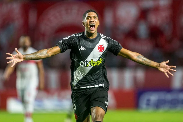 Vasco empata com CRB e acumula novo tropeço na Série B