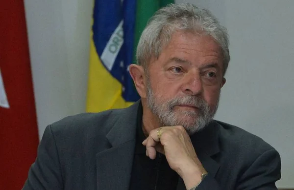 Gravação revela que ‘saída do rapaz’ adiou viagem de Lula a Brasília