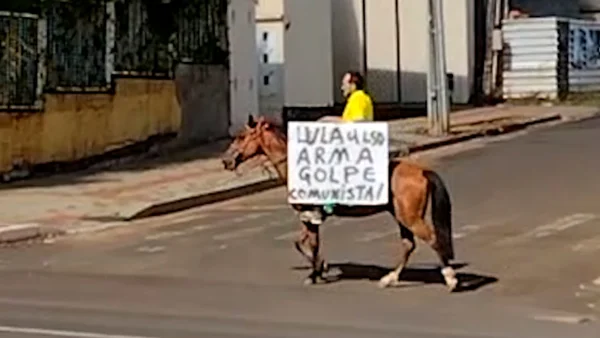 Advogado do LSD circula em SC com placa: “Lula arma golpe comunista”