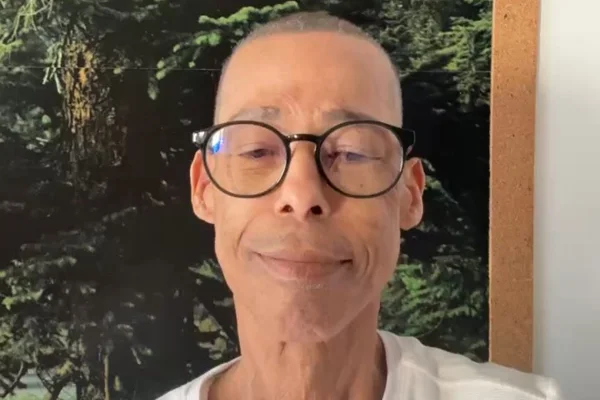 Imagem colorida do pastor e cantor Marquinhos Menezes - Metrópoles
