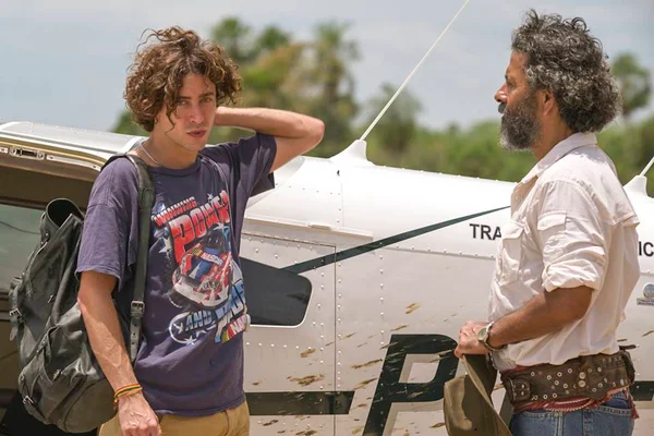 José Leôncio ( Marcos Palmeira ) recebe Jove ( Jesuíta Barbosa ) no Pantanal *** Local Caption *** Capítulo 23