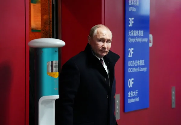 Nova rodada de sanções econômicas tenta frear guerra e isolar Putin