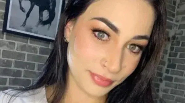 foto colorida de mulher