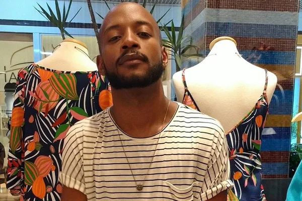 Vendedor que filmou Damares é demitido de loja de roupas no DF