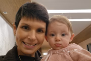 Fabiana e Sara Saccab passaram juntas pelo tratamento de cãncer enquanto Sara ainda estava na barriga
