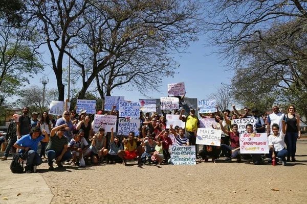 Moradores de rua do DF fazem ato na Praça do Compromisso, na Asa Sul