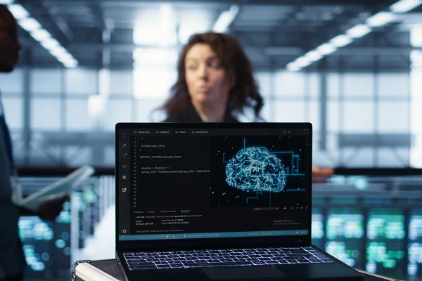 Imagem colorida de um computador com um cérebro -Metrópoles