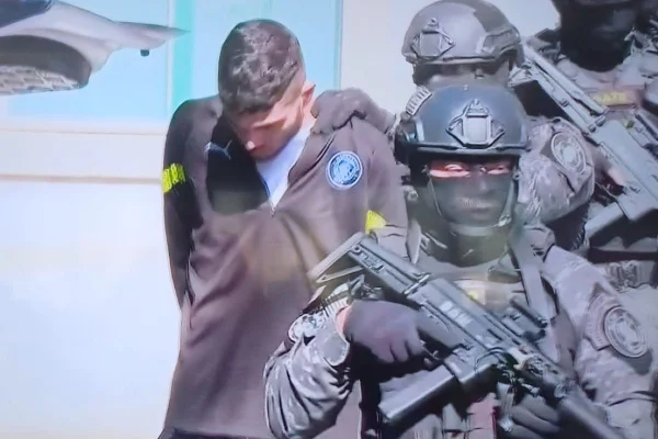 Homem que manteve jovem como refém no Parque Novo Mundo se entrega à polícia - Metrópoles