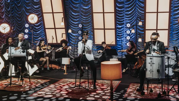 Grupo Pixote em cima do palco - Metrópoles