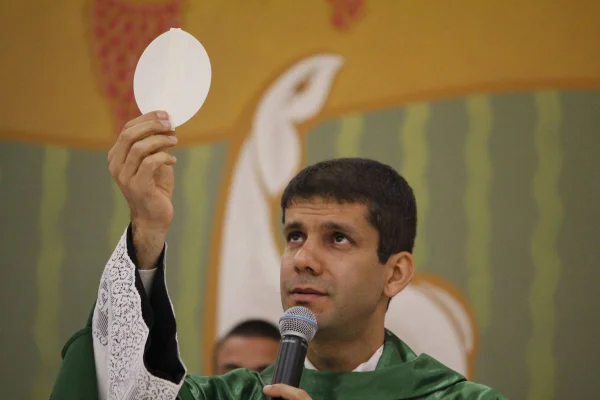 Após suspender padre candidato, Diocese excomunga outro sacerdote - destaque galeria Após suspender padre candidato, Diocese excomunga outro sacerdote - destaque galeria