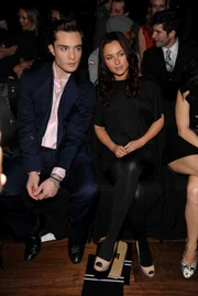 Hayden ao lado do ator Ed Westwick, que interpreta Chuck Bass em Gossip Girl