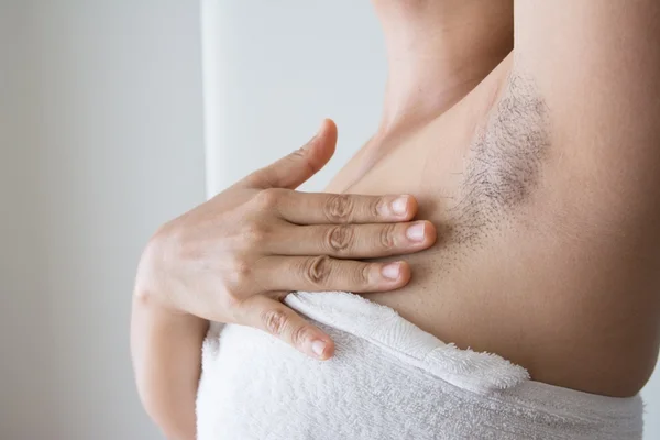 Confira 10 mitos e verdades sobre os pelos femininos