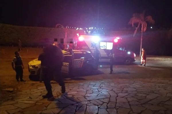 DF: idoso tenta matar mulher com golpes de rastelo e tiro de pistola