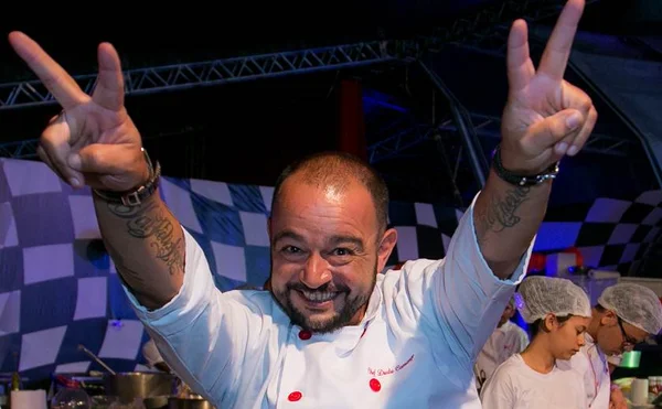 Dudu Camargo é liberado em Singapura após ser preso com dólares falsos