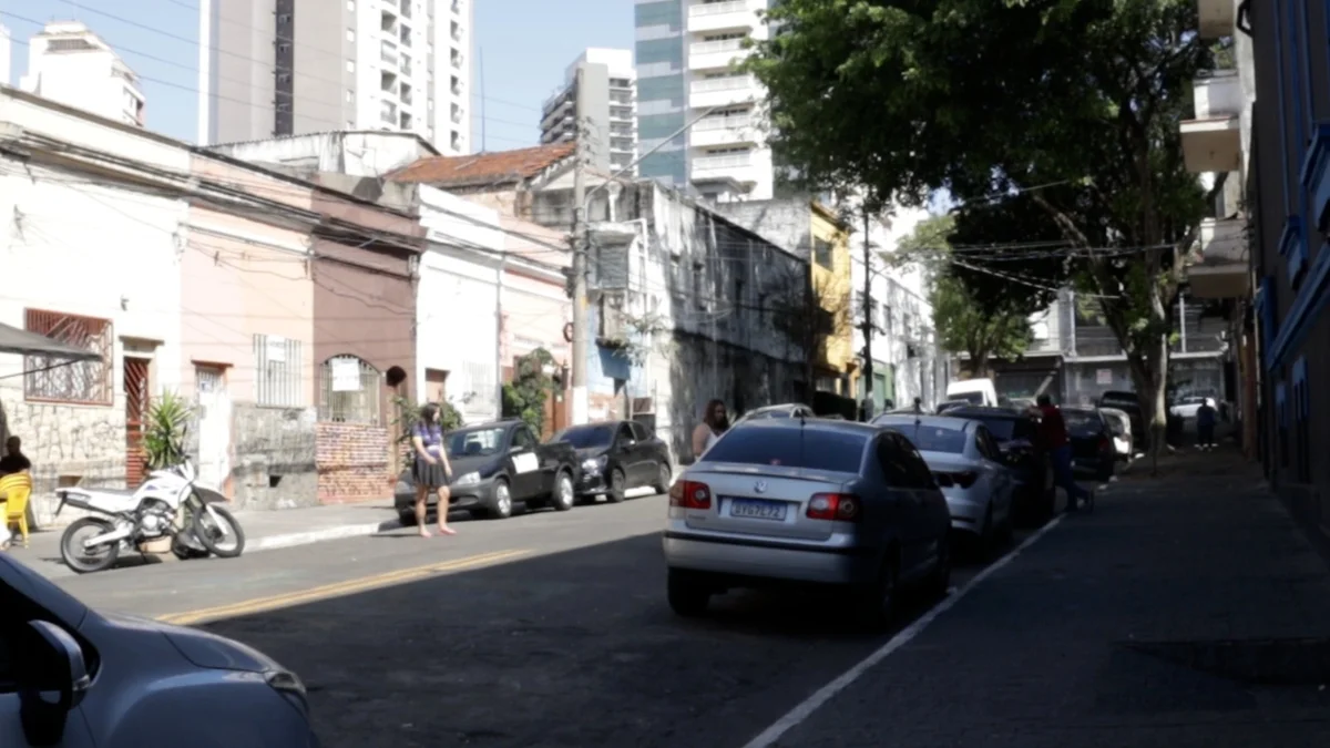 Tobias conseguiu, em 1982, articular com a Prefeitura de São Paulo um evento semanal - realizado aos domingos - chamado Rua do Samba, que acontecia na Rua João de Barros Tobias conseguiu, em 1982, articular com a Prefeitura de São Paulo um evento semanal - realizado aos domingos - chamado Rua do Samba, que acontecia na Rua João de Barros