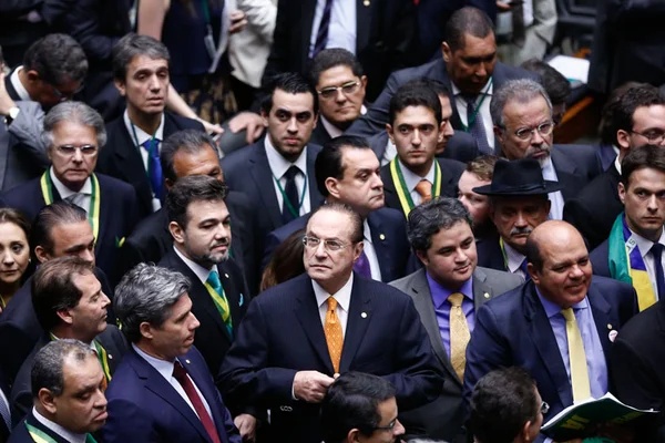 Após cortar salários de Maluf e Jacob, Câmara decidirá sobre suplentes