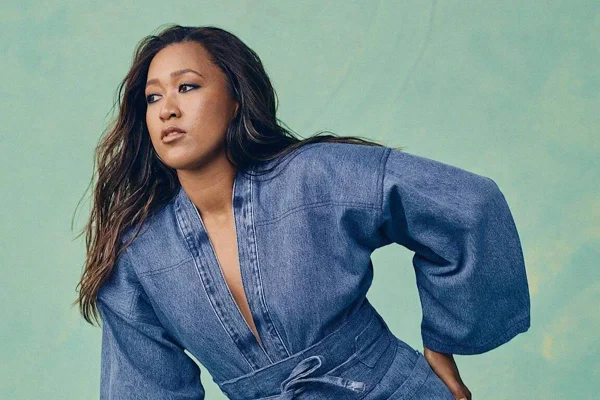 Naomi Osaka em campanha para sua collab de upcycling com a Levi's