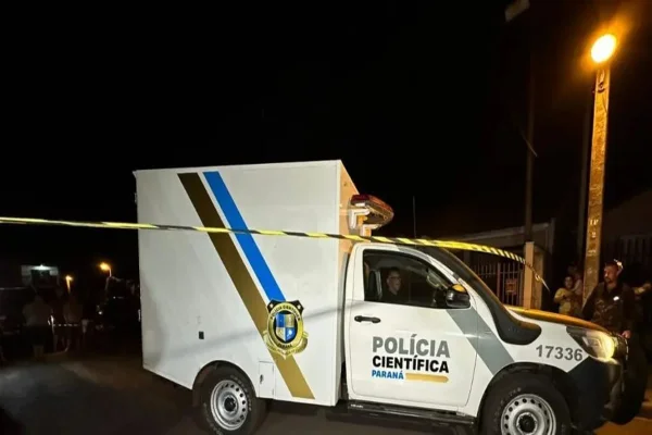 Foto colorida, carro polícia científica do Paraná - Metrópoles