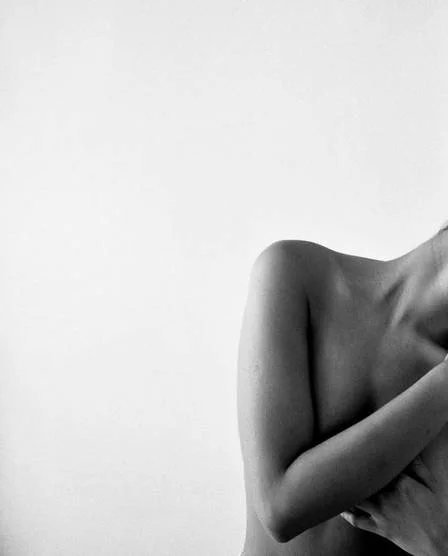 Sasha aparece de topless em cliques de amiga fotógrafa - imagem 5 Sasha aparece de topless em cliques de amiga fotógrafa - imagem 5