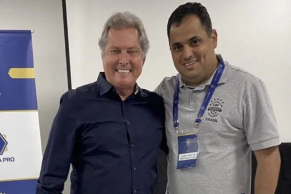 Ex-técnico faz bico como ator após ser “rejeitado” no futebol
