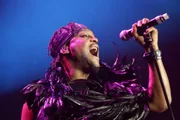 O cantor D'Angelo cantando ao vivo em 2016