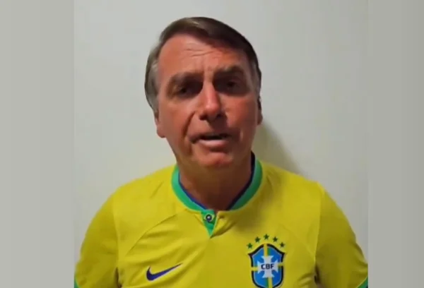 Imagem colorida de Jair Bolsonaro extraída do vídeo em que ele convoca apoiadores para ato na avenida Paulista em 25 de fevereiro
