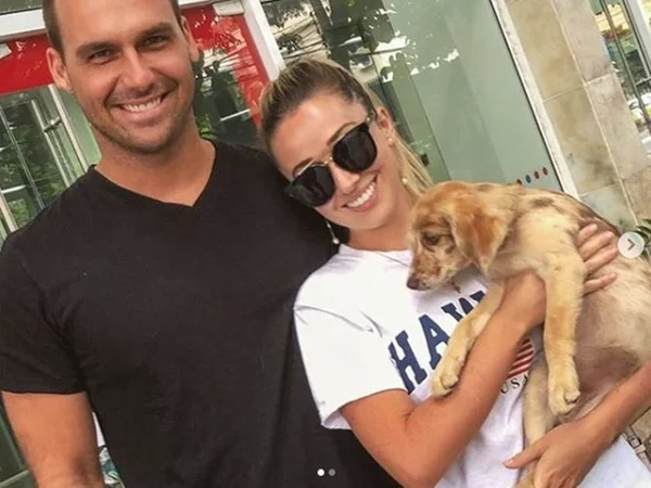 Eduardo e Carlos criam Insta “fofos” para Beretta e Pituka Bolsonaro