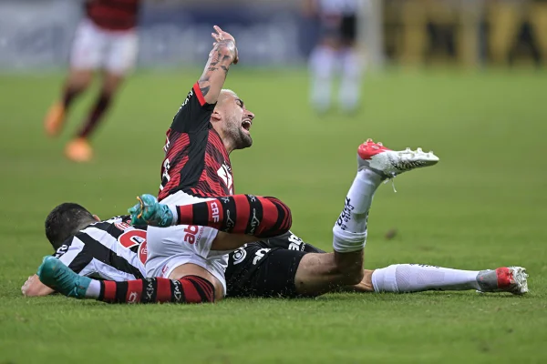 Arrascaeta contra o Atlético-MG